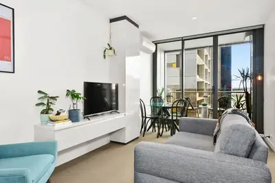 Image de Lively Lonsdale Stone s Throw from Southern Cross