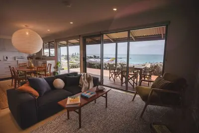 Image de Penny Shack: sweet Ki cottage with sea views