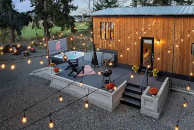 Image de Cedar & Sage Hideaway with Hot Tub, Cinema & Fire Pit