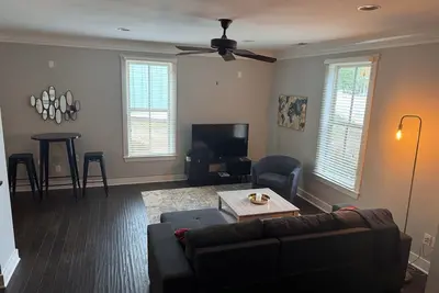 Image de Charming 3-bedroom/3 bath townhome with WiFi in Auburn. Near campus!