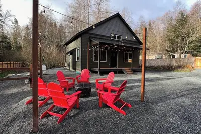 Image de 5 mi to Park|Hot Tub|Ev2|King Beds|Fire Pit