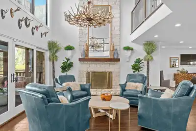 Image de Riverfront | 5 Acres | 2 Hot Tubs | Sleeps 17