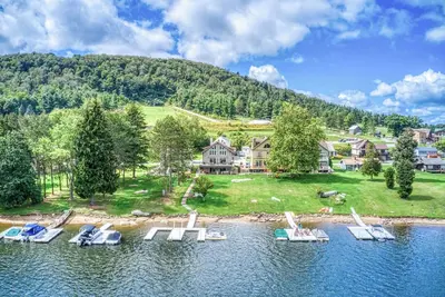 Image de Walking Distance to Wisp. Spacious, 4-bedroom home in the heart of Deep Creek.