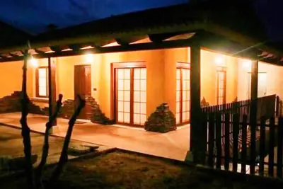 Image de Maison de campagne 'La Seca Cuna Del Rueda' avec vue sur la montagne, piscine et terrasse