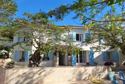Image de Villa 'La Naronne' avec vue sur les montagnes, piscine privée et Wi-Fi