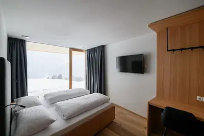 Image de Appartement 'Apartments Emilia 1' avec vue sur les montagnes, terrasse privée et Wi-Fi