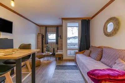 Image de Appartement 'Appart 4 Personnes Pied Des Pistes' avec vue sur montagne et balcon