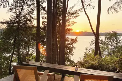 Image de Serene 4br Mid-Century Oasis w/ Spa, Private Beach & Gorgeous Views