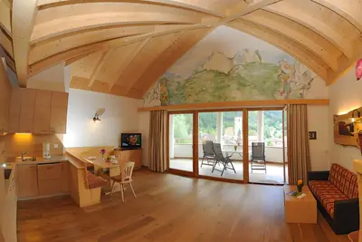 Image de Appartement \"Résidence Nussbaumer Apt B\" avec vue sur les montagnes, piscine partagée et Wi-Fi