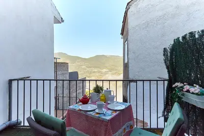 Image de Chambre 'La Huerta' avec vue sur la montagne et terrasse privée