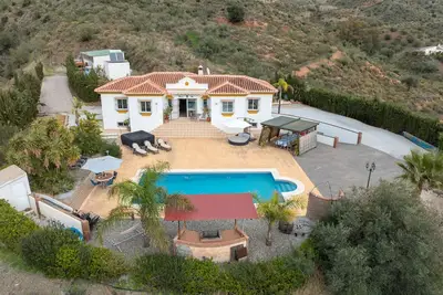 Villa 'Marylou' avec vue sur les montagnes, Wi-Fi et climatisation