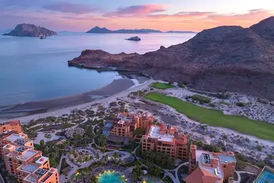 Image de Experience Luxury with Unparalleled Views in Loreto