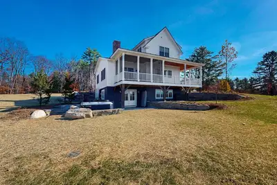 Image de Beautiful house w/ mountain views, hot tub, fireplace, air hockey, bbq, a/c