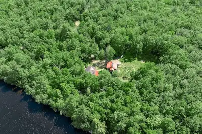 Image de Lakeside Winter Wonderland/ Ski House by Sugarloaf