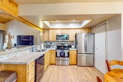 Image de Country style condo with fire pit, private W\/D, and full kitchen