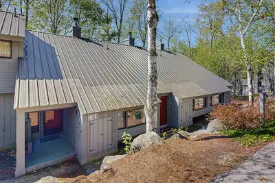 Image de Spectacular Mountain View Condo: Aquatic Facility & Ski Shuttle