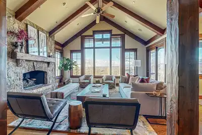 Image de Mountain retreat with hot tub, fully stocked kitchen & great views