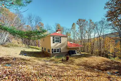 Image de Cozy private cabin w/d, TVs, wifi, deck, close to skiing & golfing