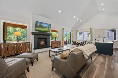 Image de Idaho Club Golf Course | Stunning Mid-Century Modern Flair & Mountain Views