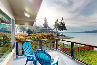 Image de Charming waterfront retreat w/ stunning views of the Olympic Mts & Hood canal