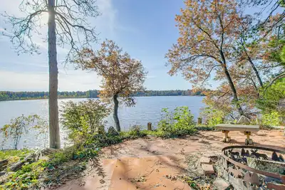 Image de Keshena Lake House: Fire Pit, Deck