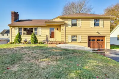 Image de 4 Mi to Beach: Furnished Deck at Waterford Home!