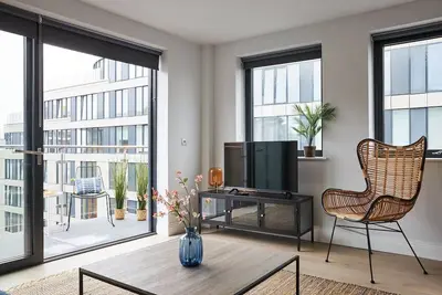 Image de Cosy 2br Apartment Near Harrow-on-the-Hill Station w\/ Kitchen & Balcony