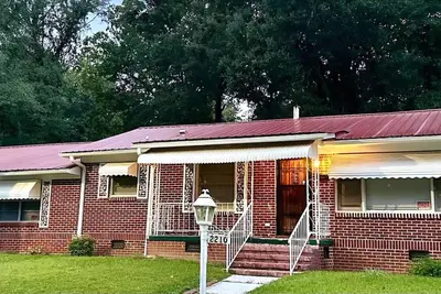 Image de Charming 3-bedroom, spacious home conveniently located near Tuskegee University