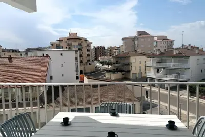 Image de Appart 6 pers à Roses, à 80m de la plage avec terrasse, parking, Wifi et toutes commodités