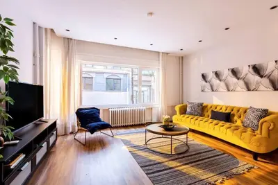 Image de This apartment is a 3 bedroom(s), 2 bathrooms, located in Şişli, İstanbul.