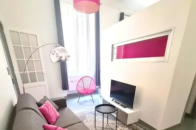 Image de Appartement cosy, moderne, au coeur du vieux Nice à 2 minutes à pied des plages