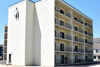 Image de First Floor Bay Front Condo