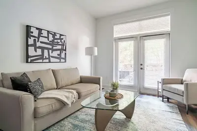 Image de Landing | Beautiful 2bd, Gym, Rooftop Lounge