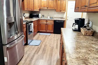 Image de LakeLife:4-bedroom house in charming Somerset with Hot tub overlooking the Lake!