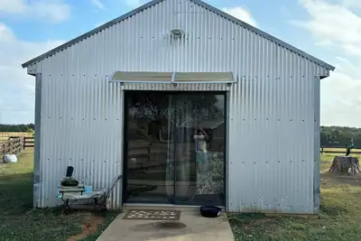 Image de Charming cottage with WiFi and Ac in tranquil Roundtop area.