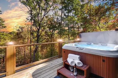 Image de Romantic Getaway Near Trails, Waterfalls, Wineries