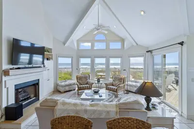 Image de Enjoy stunning oceanfront views from Admiral's Legacy in Duck Nc!