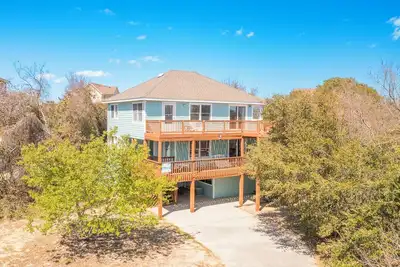 Image de Classic Outer Banks soundside beach house near Duck Town Park!