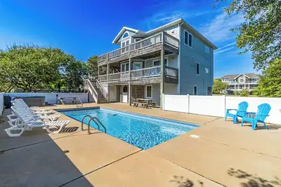Image de Well-appointed oceanside retreat near the pristine beaches of Corolla Nc!