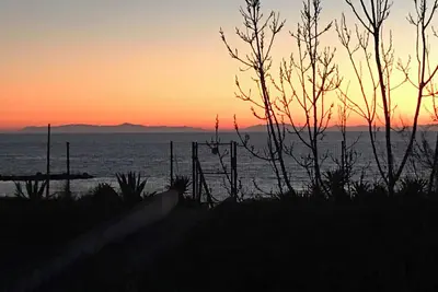 Image de Maison charmante vue mer, les pieds dans l'eau, accès direct à la plage