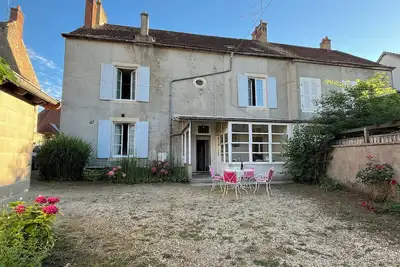 Image de Chez Mamie Madeleine, grand gîte familial en bord de forêt de Tronçais.