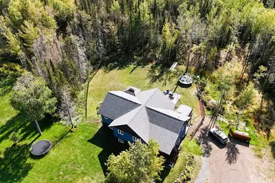 Image de Thunder Bay Retreat, beautiful property with trails. Close to all anemnities.