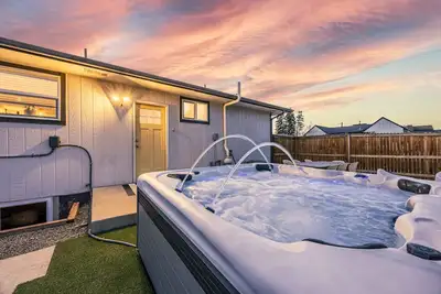 Central, Arcade table, 5 mins to Downtown Denver