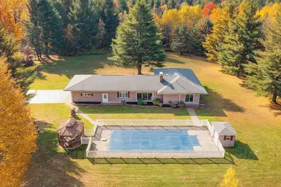 Image de Adirondack Park 3br/2ba Pool Home-Near River!