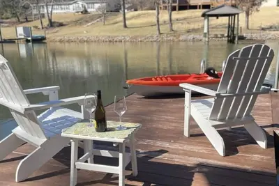 Image de Brown Dog`s Bluff -  dog friendly - Incredible game room, private dock, coffee bar. . . What a vacation spot!