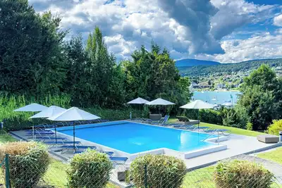 2-bedroom apartment, terrace, private lake access, pool