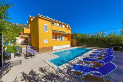 Kastel Luksic Scenic Villa with Pool - Fiver Bedroom Villa
