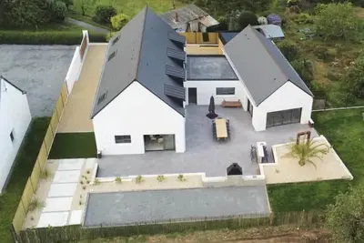 Image de A 20mn du golfe du Morbihan maison avec piscine intérieur chauffée