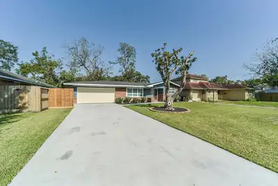 Image de 2 Car Garage, Spacious 3Bed 3Bath Home & Patio WiFi and Ac in suburb Houston