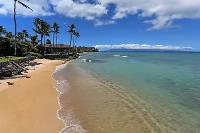 Image de Oceanfront at Nohonani – 2 Units for 12, Group Friendly. Private Sandy Beach.